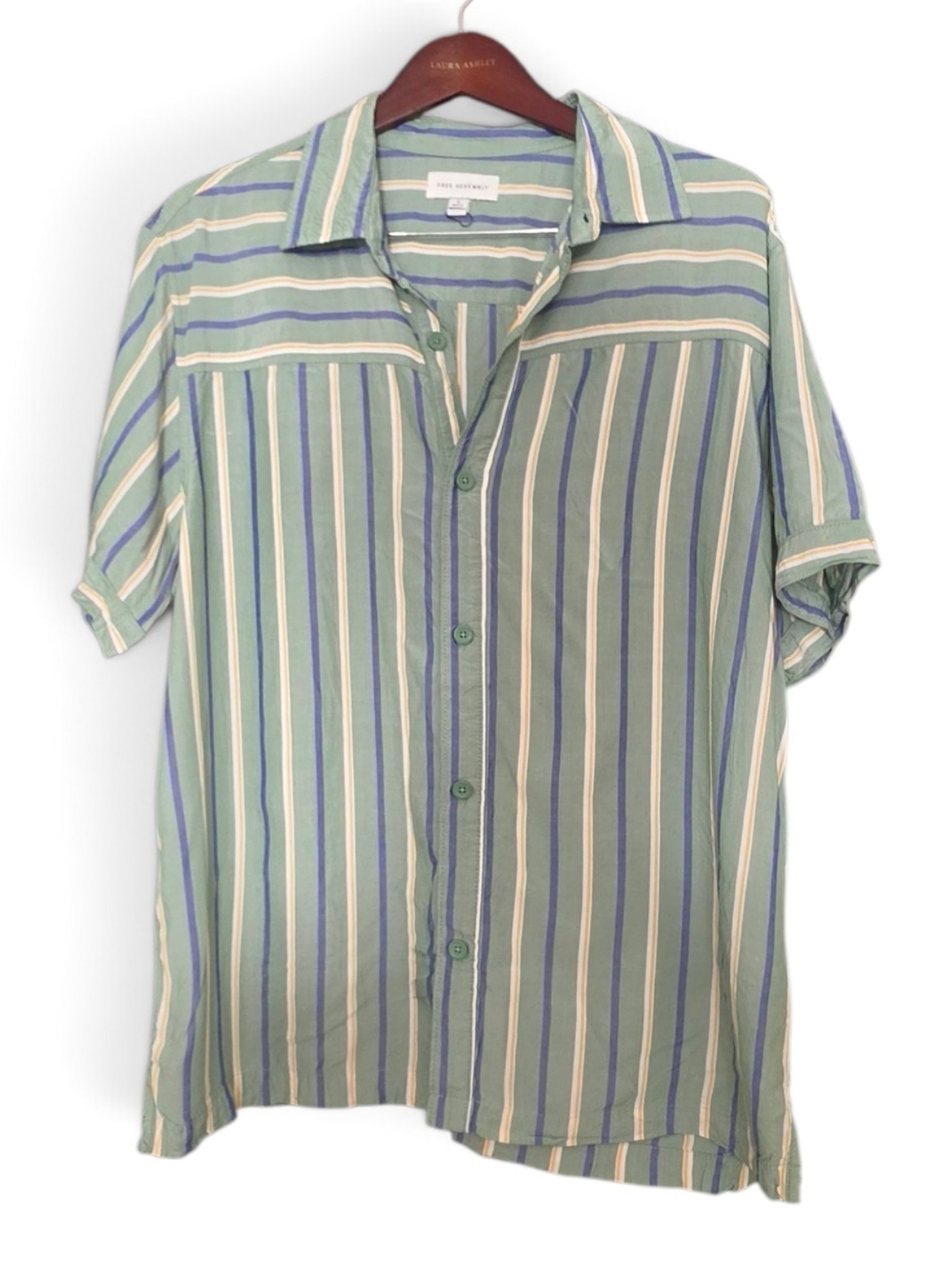 Men’s Sage Green Vertical Striped Button Down Shirt Short Sleeve Free Assembly L